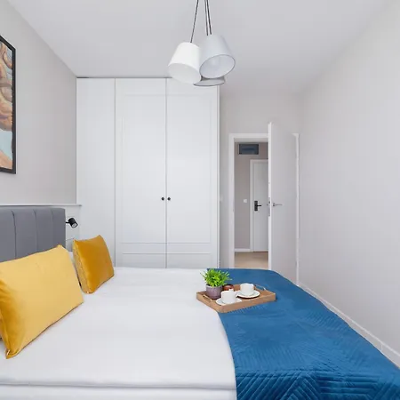 Apartment Klimatyzowane W Centrum Krakowa Z Parkingiem I Biurkiem By Renters Prestige