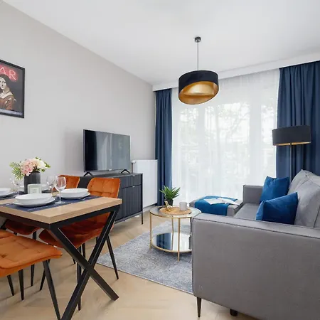 Klimatyzowane W Centrum Krakowa Z Parkingiem I Biurkiem By Renters Prestige Apartment