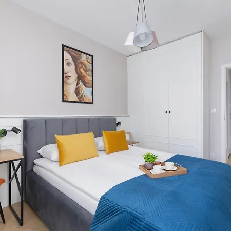 Apartment Klimatyzowane W Centrum Krakowa Z Parkingiem I Biurkiem By Renters Prestige