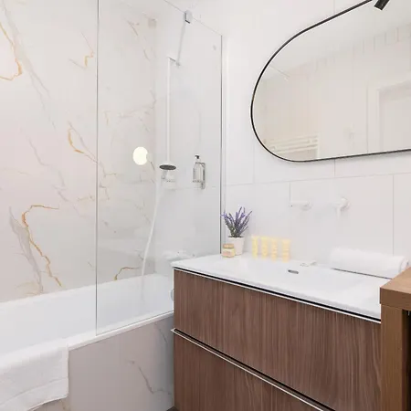 Klimatyzowane W Centrum Krakowa Z Parkingiem I Biurkiem By Renters Prestige Apartment *