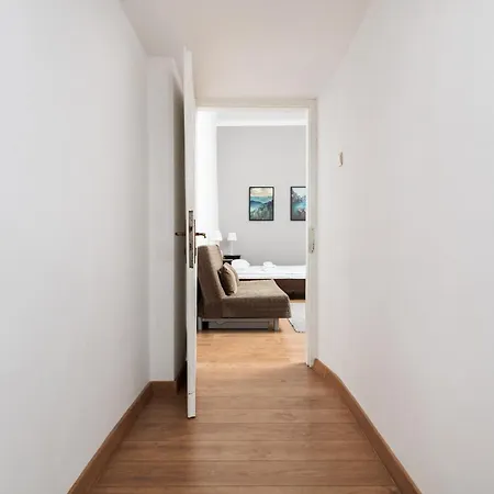 Charming Near The Main Market Square - By Upstairs Apartment *