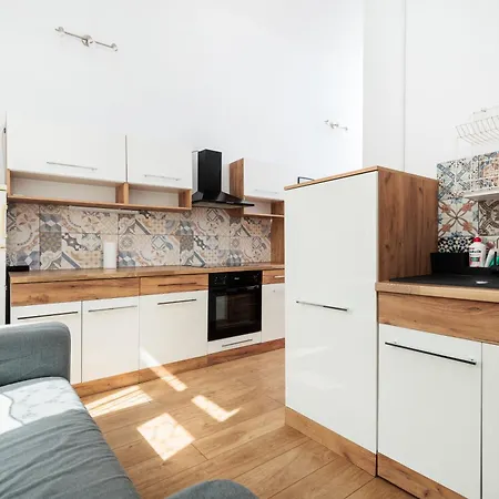 Charming Near The Main Market Square - By Upstairs Apartment *
