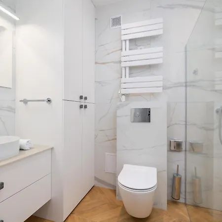 Warszauera Z Klimatyzacja Na Krakowskim Kazimierzu By Renters *