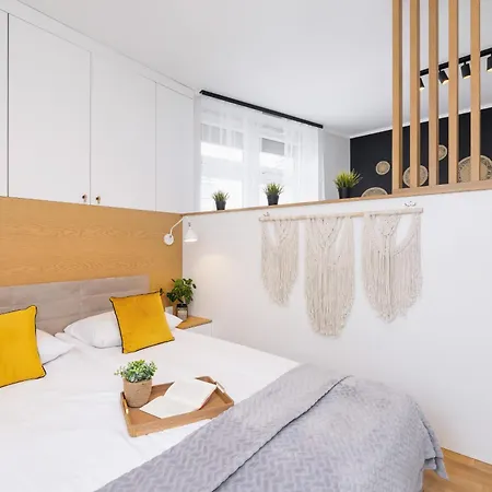 Warszauera Z Klimatyzacja Na Krakowskim Kazimierzu By Renters Apartment