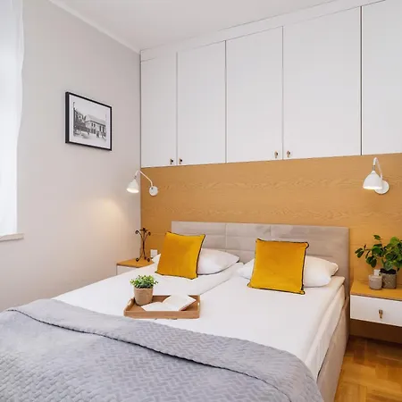 Warszauera Z Klimatyzacja Na Krakowskim Kazimierzu By Renters Apartment Krakow
