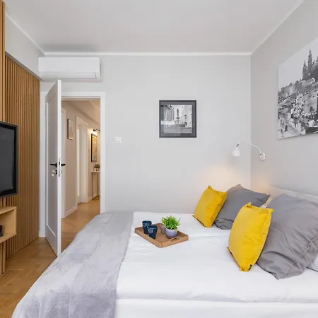 Warszauera Z Klimatyzacja Na Krakowskim Kazimierzu By Renters Apartment