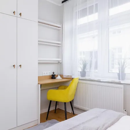 Apartment Warszauera Z Klimatyzacja Na Krakowskim Kazimierzu By Renters *