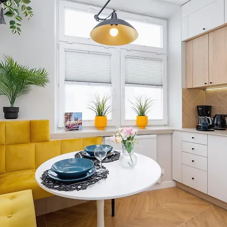 Warszauera Z Klimatyzacja Na Krakowskim Kazimierzu By Renters Apartment Krakow