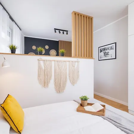 Warszauera Z Klimatyzacja Na Krakowskim Kazimierzu By Renters *