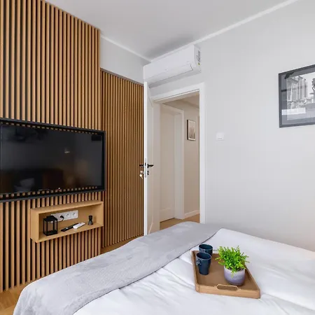 Warszauera Z Klimatyzacja Na Krakowskim Kazimierzu By Renters Krakow