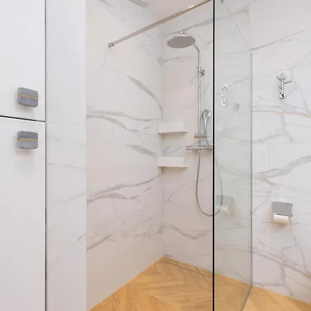 Apartment Warszauera Z Klimatyzacja Na Krakowskim Kazimierzu By Renters