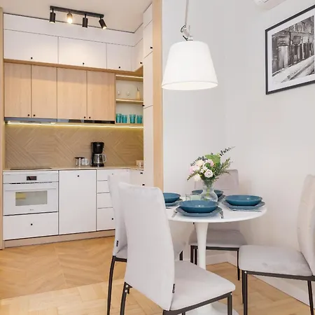 Warszauera Z Klimatyzacja Na Krakowskim Kazimierzu By Renters Apartment