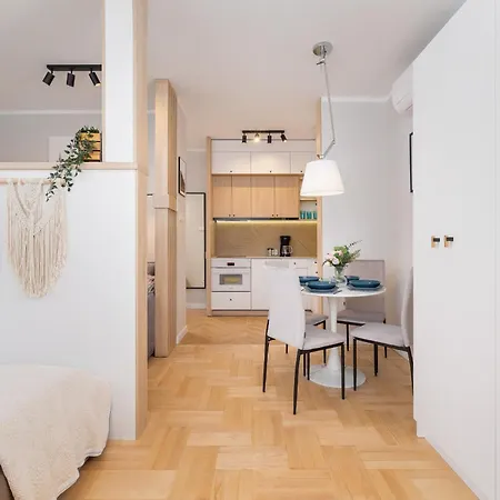 Warszauera Z Klimatyzacja Na Krakowskim Kazimierzu By Renters *