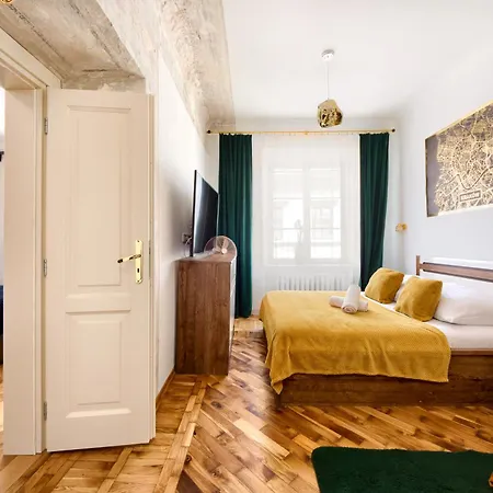 Mikołajska 5 *