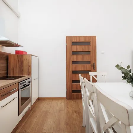 Charming Near The Main Market Square - By Upstairs Apartment *