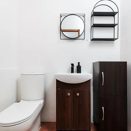 Charming Near The Main Market Square - By Upstairs Apartment