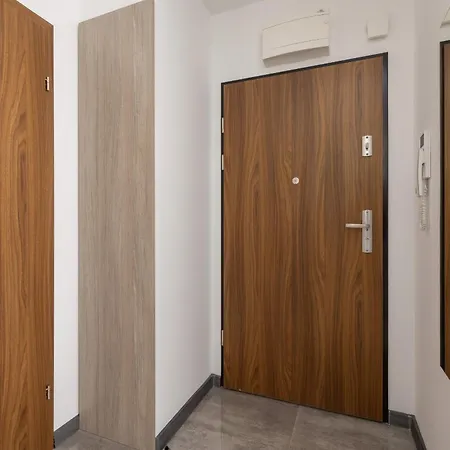 W Spokojnej Okolicy Z Parkingiem By Renters Apartment Krakow