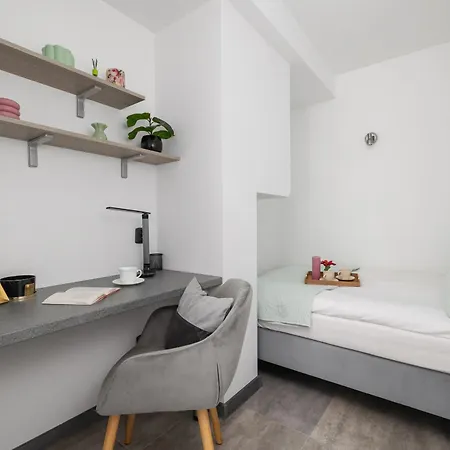W Spokojnej Okolicy Z Parkingiem By Renters Apartment