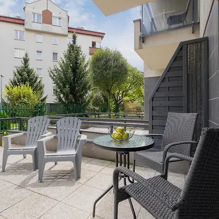 W Spokojnej Okolicy Z Parkingiem By Renters Apartment