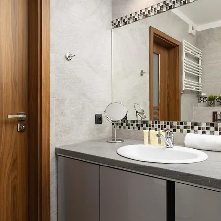 Apartment W Spokojnej Okolicy Z Parkingiem By Renters *