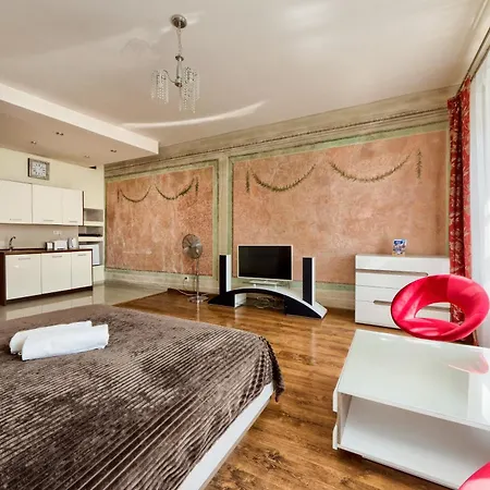 Mikołajska 5 *
