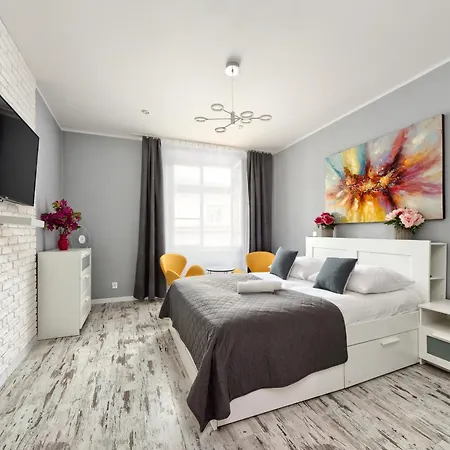 Mikołajska 5 *