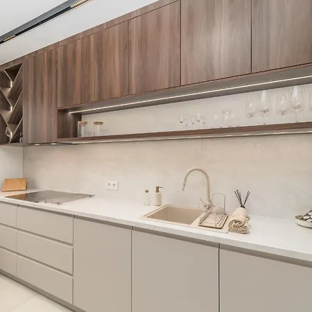 Apartment Prestige - 61m2, Parking, Balcony, Workspace, Ac - By Rentujemy