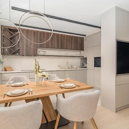Prestige - 61m2, Parking, Balcony, Workspace, Ac - By Rentujemy Apartment