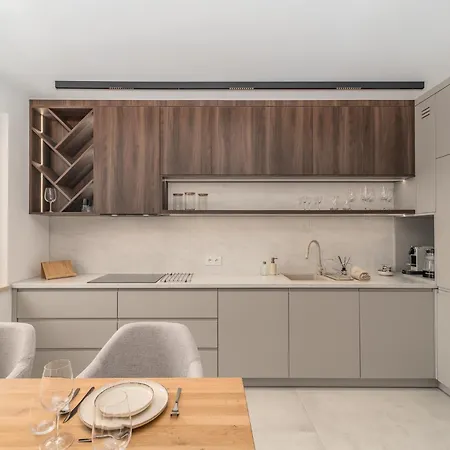 Prestige - 61m2, Parking, Balcony, Workspace, Ac - By Rentujemy Apartment Krakow