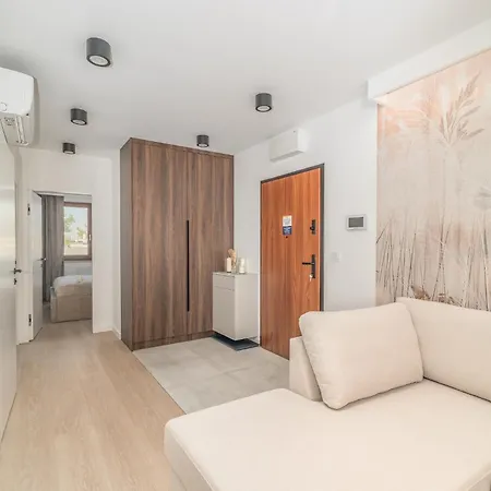 Prestige - 61m2, Parking, Balcony, Workspace, Ac - By Rentujemy Apartment *