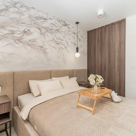 Apartment Prestige - 61m2, Parking, Balcony, Workspace, Ac - By Rentujemy Krakow