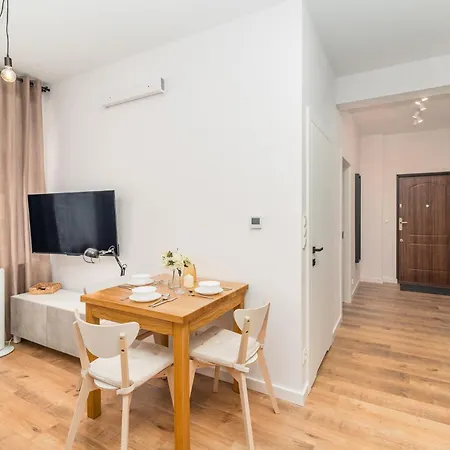Apartment Glowny - Location, Park&tram Nearby - By Rentujemy