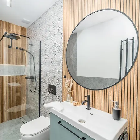 Apartment Glowny - Location, Park&tram Nearby - By Rentujemy