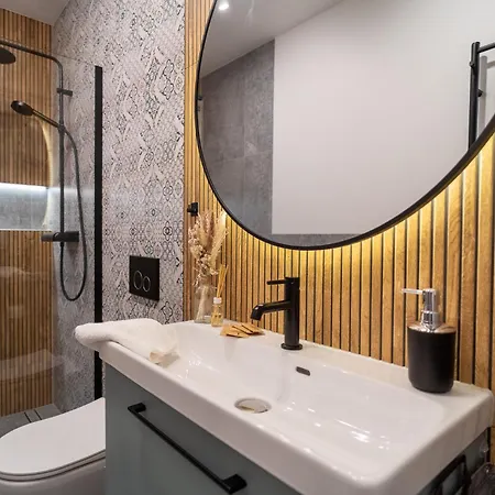 Apartment Glowny - Location, Park&tram Nearby - By Rentujemy *
