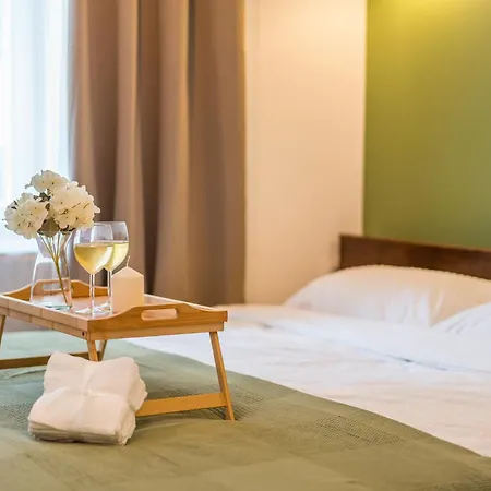 Glowny - Location, Park&tram Nearby - By Rentujemy Krakow