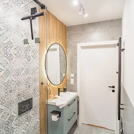 Apartment Glowny - Location, Park&tram Nearby - By Rentujemy *