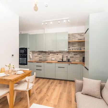 Glowny - Location, Park&tram Nearby - By Rentujemy Apartment Krakow