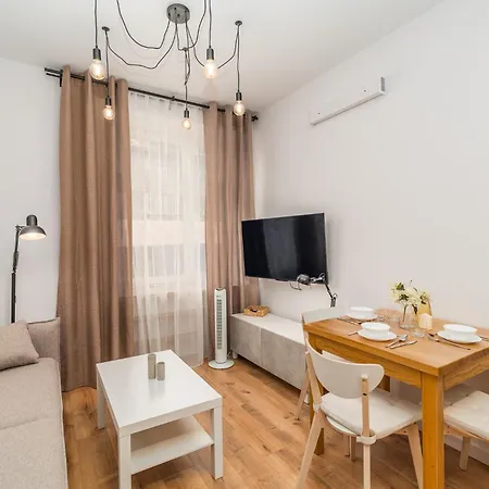 Apartment Glowny - Location, Park&tram Nearby - By Rentujemy Krakow