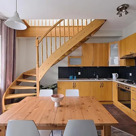 Golden Apartments/radz14 Apartment