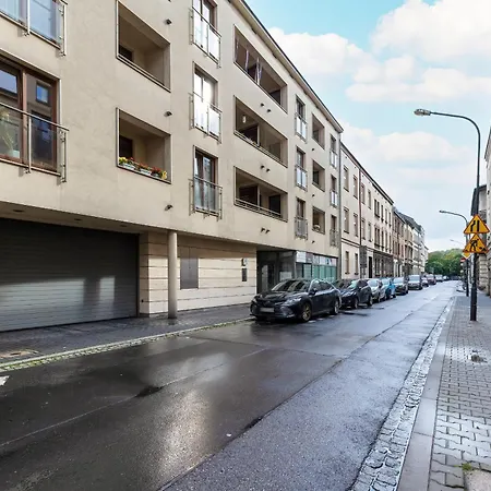 Apartament Przytulny Apartament Z Parkingiem I Biurkiem Przy Kazimierzu W Krakowie By Renters Kraków