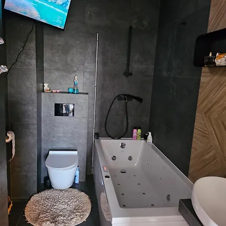 Luksusowy 60 M Z Jacuzzi Oraz Z Ogrodkiem Na Dachu Na Wylacznosc ! Apartament Kraków