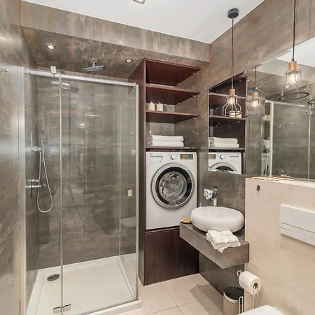 Apartment Cezar - 7th Floor, Balcony, Ac - By Rentujemy