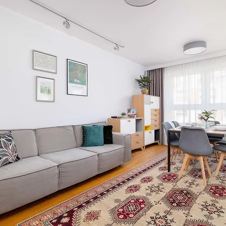 Przytulny I Przestronny W Krakowie Z Parkingiem Biurkiem I 2 Balkonami By Renters Апартаменты
