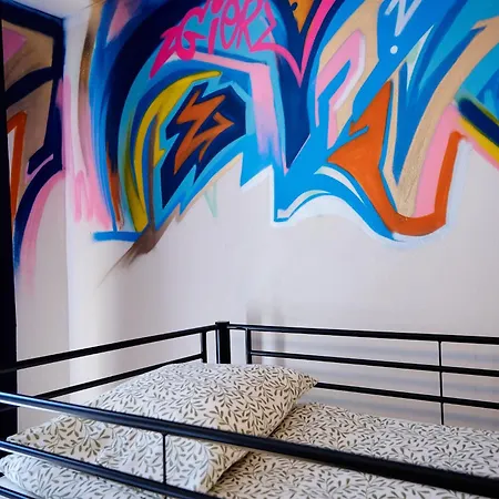 Graffiti Hostel *