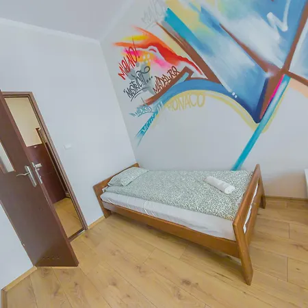 Graffiti Hostel *