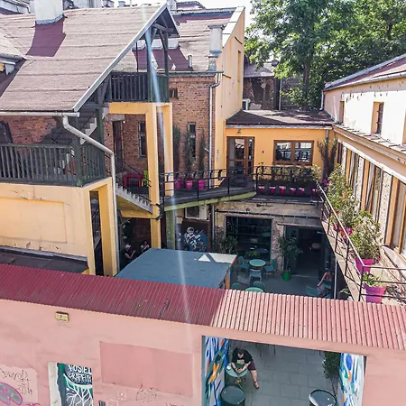 Graffiti Hostel *