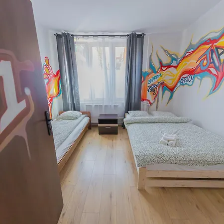 Graffiti Hostel *