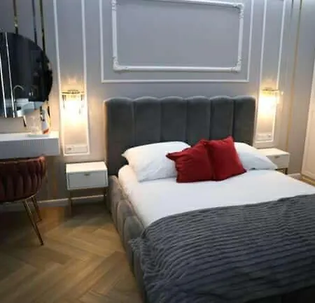 Paris In Cracow Apartment