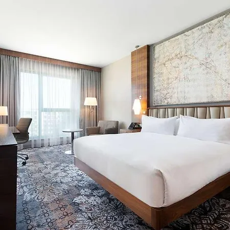 Doubletree By Hilton & Convention Center Otel