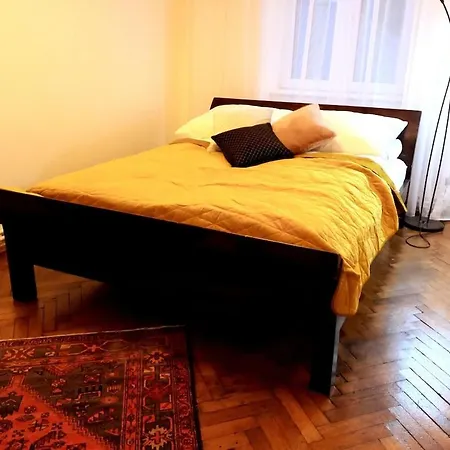 Old Town - 5 Bedrooms Soltyka Street *